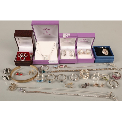 115 - Assorted silver and white metal jewellery including earring and necklace sets, stiff bangle, rings, ... 