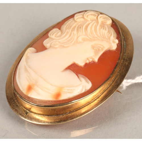 143 - 9ct gold cameo brooch 4.5cm