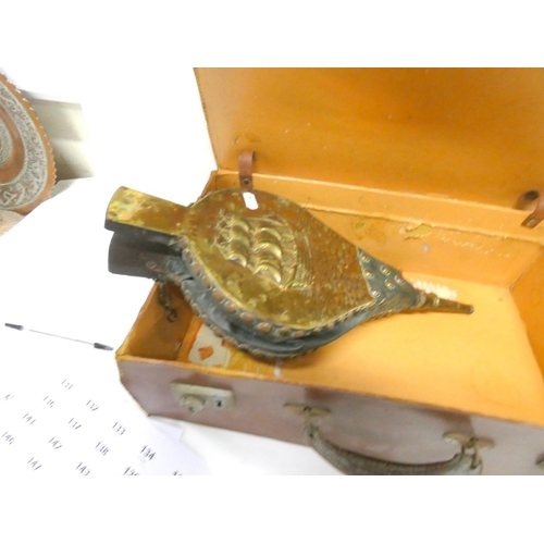 121 - Leather suitcase and set of bellows.