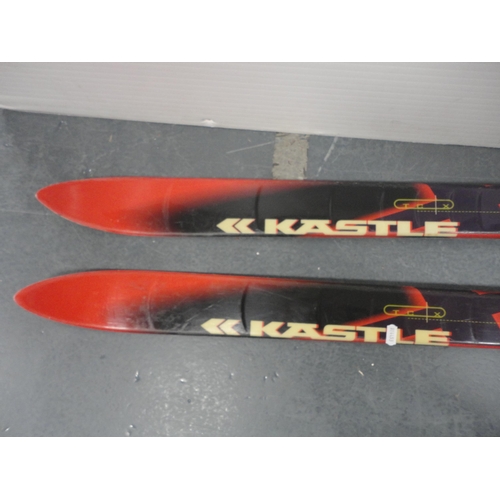 116 - Pair of Kastle skis and a pair of Dynastar Kevlar skis.