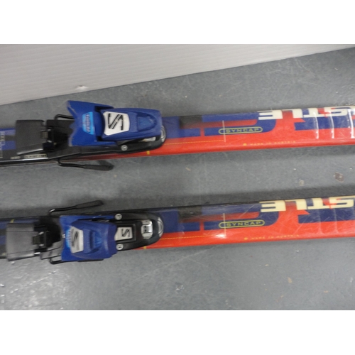 116 - Pair of Kastle skis and a pair of Dynastar Kevlar skis.