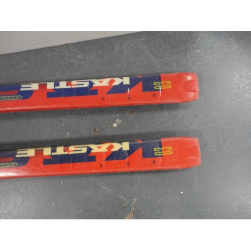 116 - Pair of Kastle skis and a pair of Dynastar Kevlar skis.