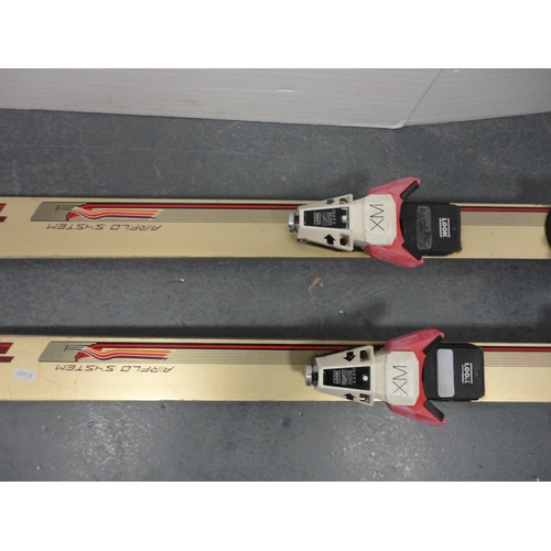 116 - Pair of Kastle skis and a pair of Dynastar Kevlar skis.