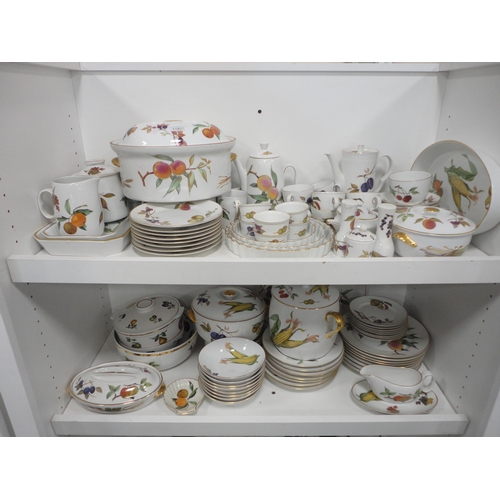 118 - Large collection of Royal Worcester 'Evesham' pattern kitchen and tablewares to include tureens, fla... 