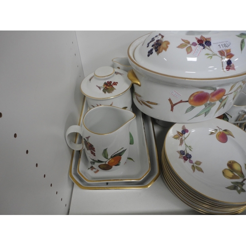 118 - Large collection of Royal Worcester 'Evesham' pattern kitchen and tablewares to include tureens, fla... 