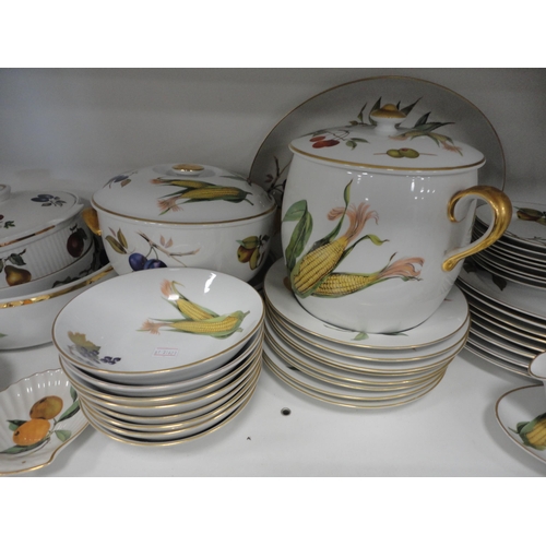 118 - Large collection of Royal Worcester 'Evesham' pattern kitchen and tablewares to include tureens, fla... 