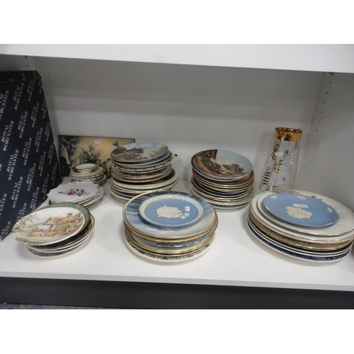 127 - Part tea sets, linen, collector's plates to include Wedgwood Jasper ware examples, ornaments etc (tw... 