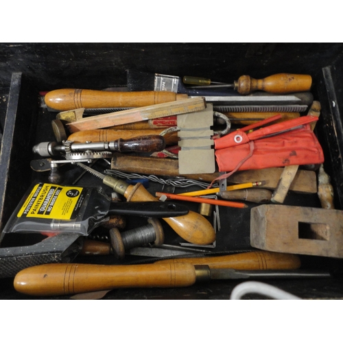 132 - Painted pine toolbox containing assorted tools to include chisels, measuring rules etc.