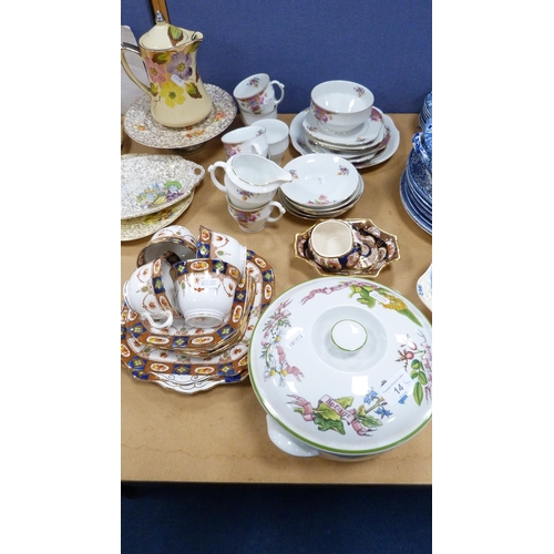 14 - Assorted tea and dinnerwares to include blue and white dinnerwares to include a Victorian example, p... 