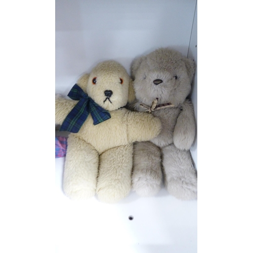 156 - Assorted teddy bears and soft toys (one shelf).