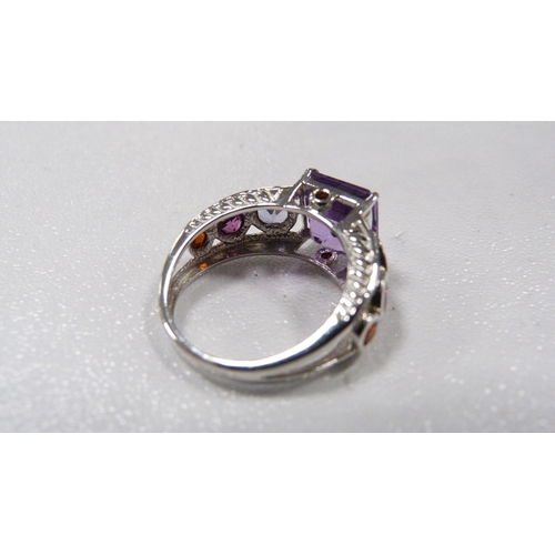 251 - 9ct white gold amethyst-coloured gem-set lady's ring, 4.4g gross.