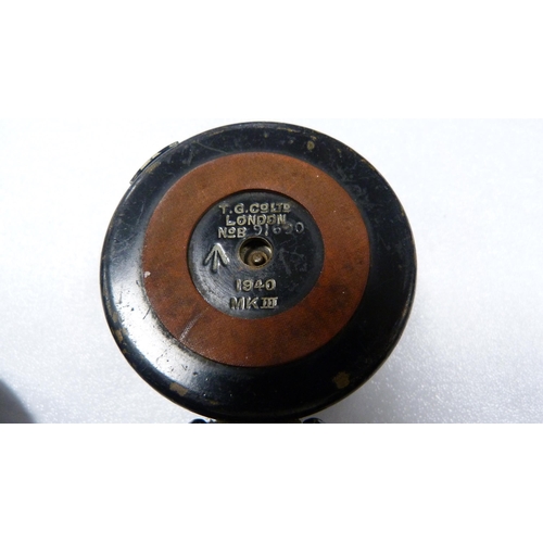 254 - WWII period military-issue compass by TG & Co., London, broad arrow, mark III, 1940.