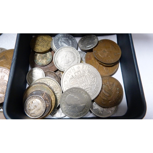 270 - Victorian silver half crown, dated 1899, 13.64g, and assorted pre and post-decimal coinage, £1... 