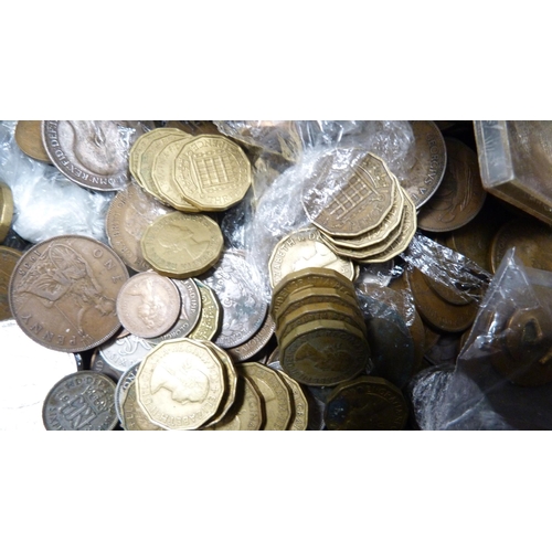 274 - Coins and banknotes to include pre-decimal examples, George VI coinage, copper pennies, banknotes, V... 