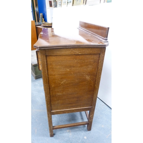 292 - Mahogany three-drawer bedroom chest and a mahogany shield-shaped dressing mirror.  (2)