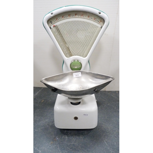 311 - Set of Avery kitchen scales.