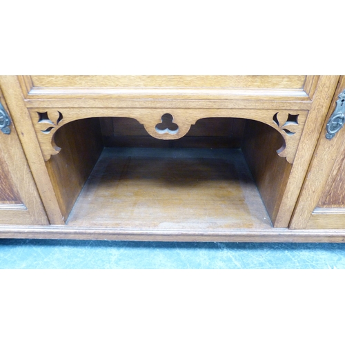 337 - Edwardian oak sideboard with cellarette drawer and assorted drawers and cupboards.