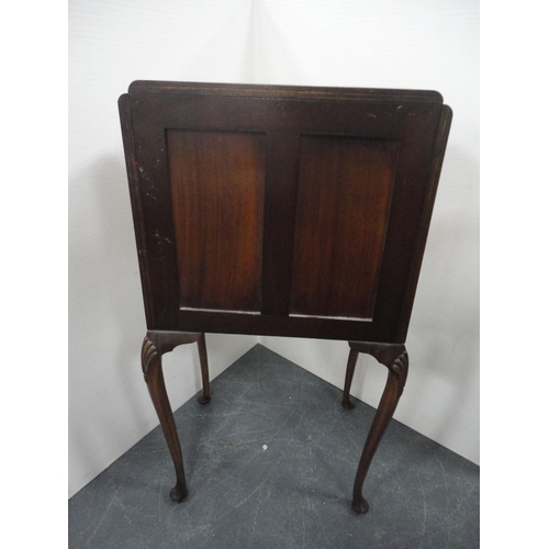 345 - Lady's figured walnut writing bureau on cabriole supports.