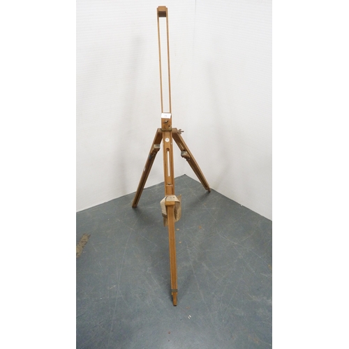 71 - Windsor & Newton tripod picture easel.