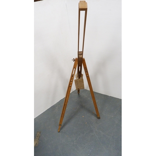 71 - Windsor & Newton tripod picture easel.