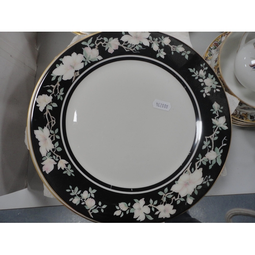 84 - Assorted cabinet plates to include Royal Worcester examples and a Limoges part tea set.