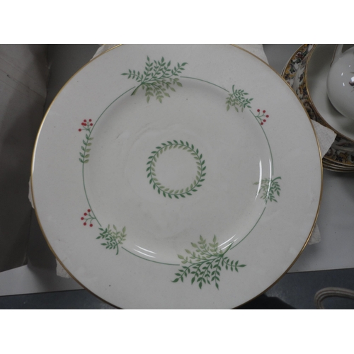 84 - Assorted cabinet plates to include Royal Worcester examples and a Limoges part tea set.