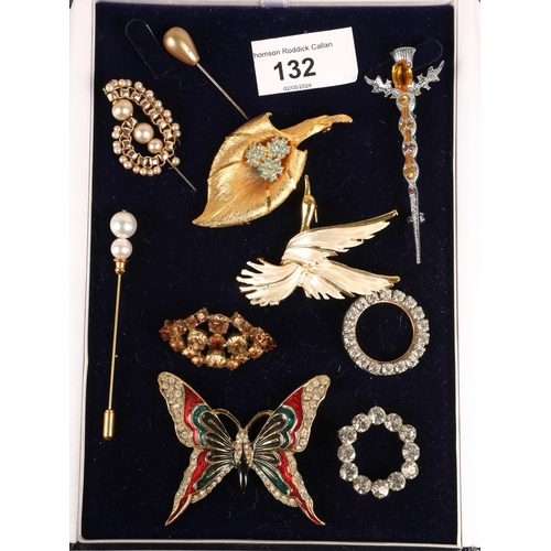 132 - Vintage brooches