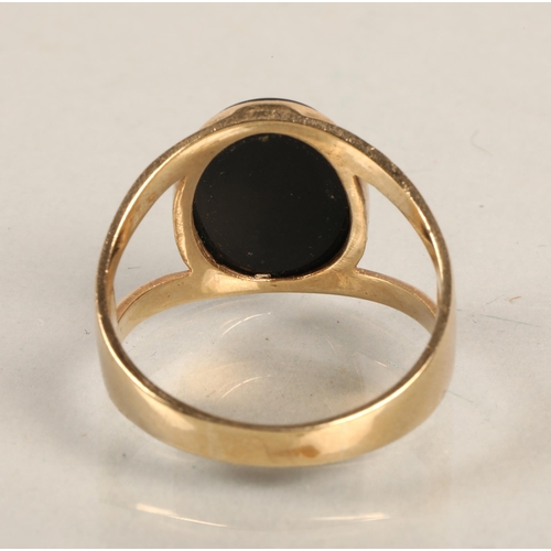 144A - 9ct gold onyx set ring, size W/X, gross weight 5g