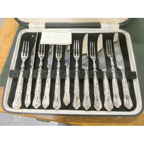 558 - Set of six silver handled knives and forks by Harrison Bros, Sheffield 1975