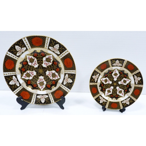 230 - Five matching Abbeydale 'Chrysanthemum' Imari-coloured cabinet plates in the manner of Royal Crown D... 