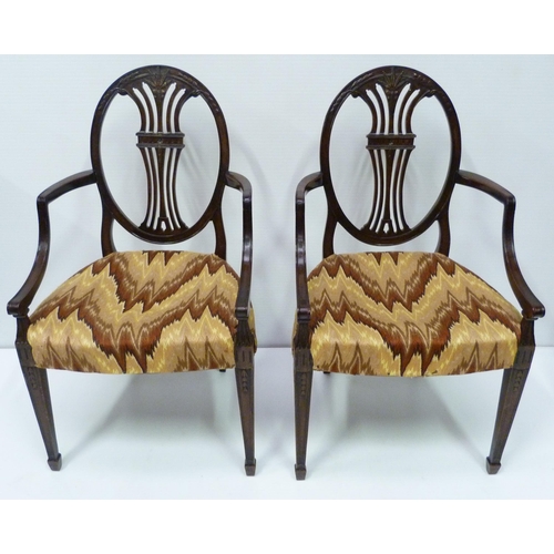 421 - Eight matching Hepplewhite-style mahogany wheel-back dining chairs, c. early 20th century, comprisin... 