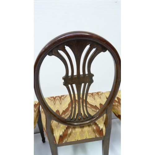 421 - Eight matching Hepplewhite-style mahogany wheel-back dining chairs, c. early 20th century, comprisin... 