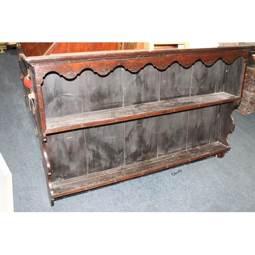 685 - Victorian oak hanging plate rack, 100cm tall.