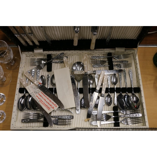 364B - Cased flatware, set of serving spoons, etc.