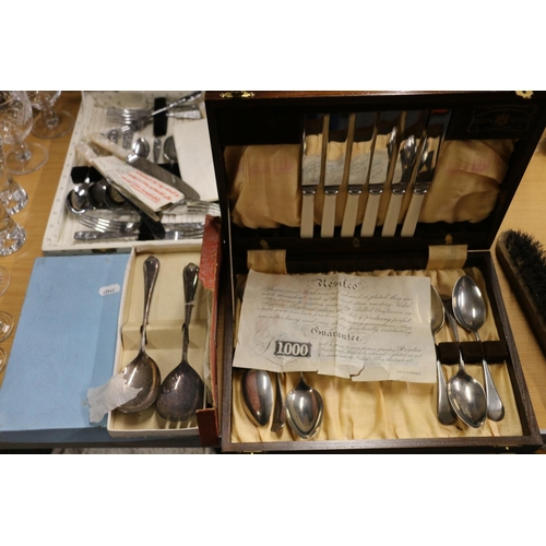 364B - Cased flatware, set of serving spoons, etc.