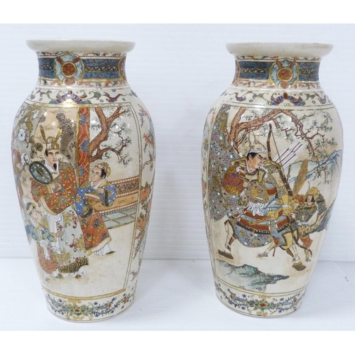 265 - Pair of Japanese Satsuma pottery vases (20th century) decorated with fighting scenes, noblemen and f... 