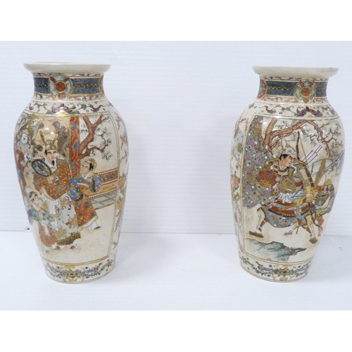 265 - Pair of Japanese Satsuma pottery vases (20th century) decorated with fighting scenes, noblemen and f... 