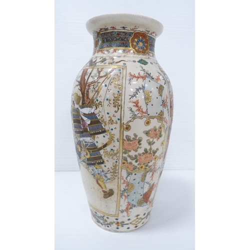 265 - Pair of Japanese Satsuma pottery vases (20th century) decorated with fighting scenes, noblemen and f... 