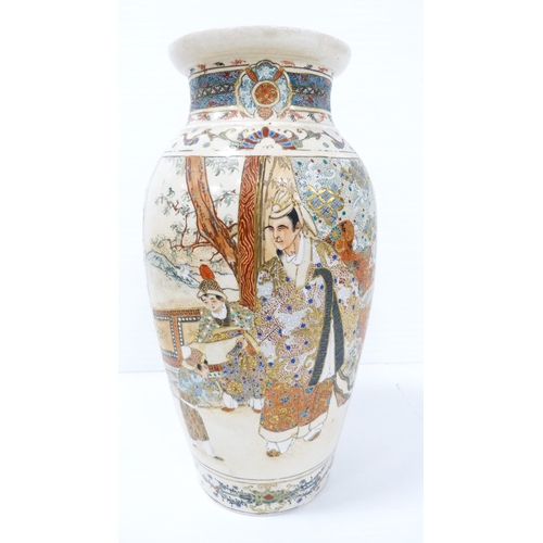 265 - Pair of Japanese Satsuma pottery vases (20th century) decorated with fighting scenes, noblemen and f... 