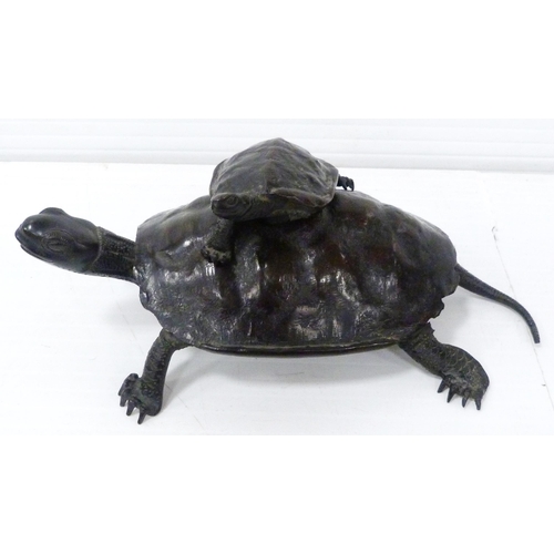 266 - Japanese patinated bronze incense burner in the form of a tortoise (Meiji period, 1868 - 1912), the ... 