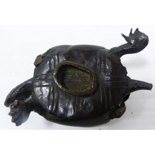 266 - Japanese patinated bronze incense burner in the form of a tortoise (Meiji period, 1868 - 1912), the ... 