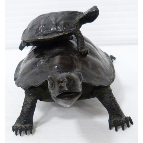 266 - Japanese patinated bronze incense burner in the form of a tortoise (Meiji period, 1868 - 1912), the ... 