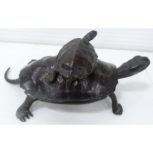 266 - Japanese patinated bronze incense burner in the form of a tortoise (Meiji period, 1868 - 1912), the ... 