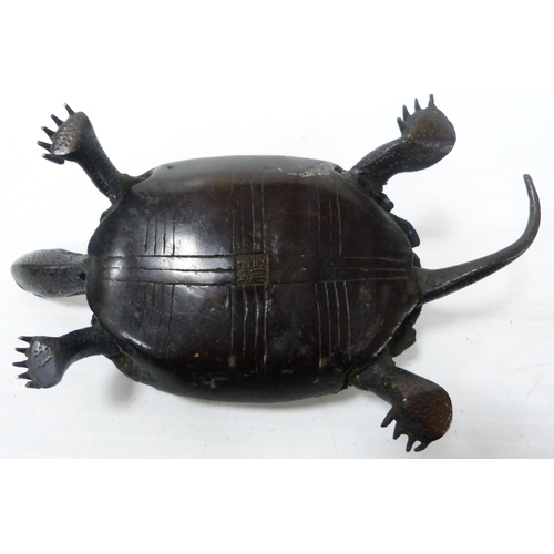 266 - Japanese patinated bronze incense burner in the form of a tortoise (Meiji period, 1868 - 1912), the ... 