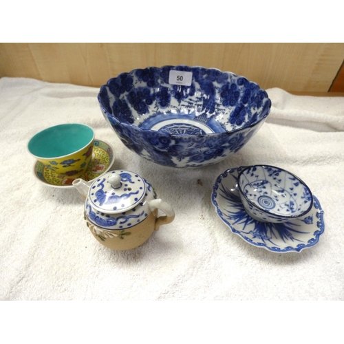 50 - Various oriental wares to include yellow ground tea bowl, blue and white Japanese bowl etc.