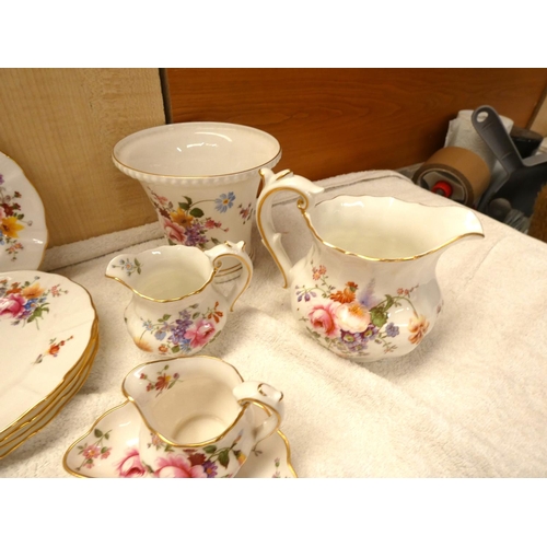 66 - Royal Crown Derby, tea and dinner service to include Derby Posies pattern.