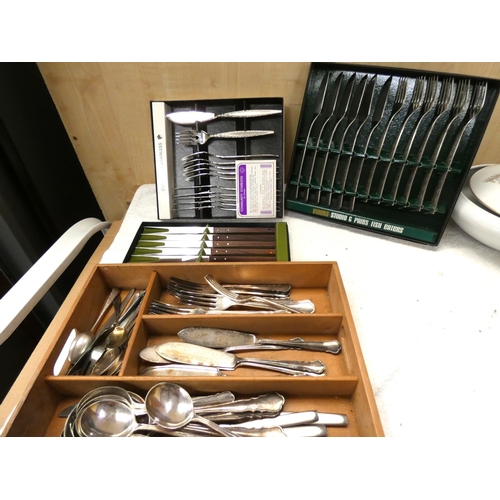 73 - Three boxed sets of cutlery and loose cutlery.