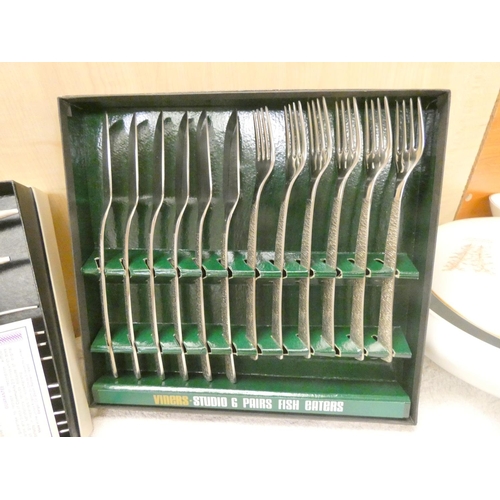 73 - Three boxed sets of cutlery and loose cutlery.