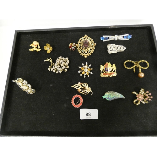 88 - Collection of vintage ladies brooches.