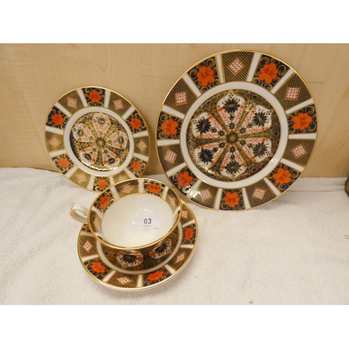 63 - Crown Derby Imari pattern cake plate a similar plate, cup and saucer. (4)